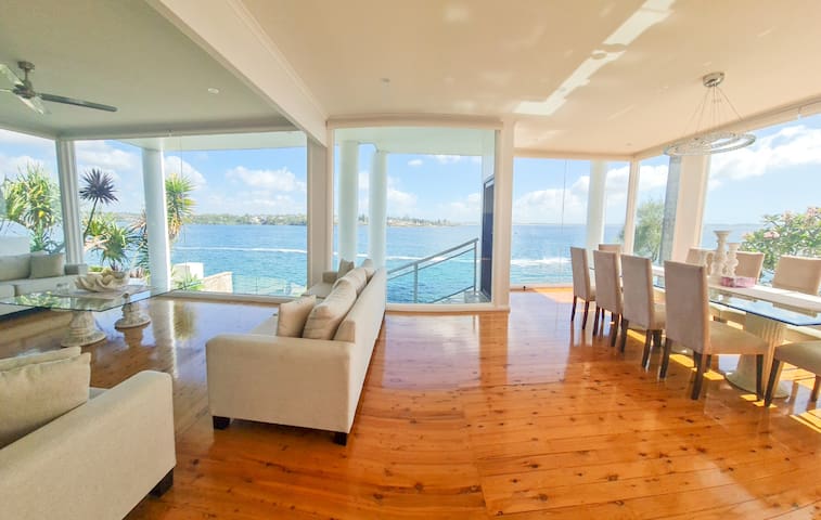 Bundeena Waterfront Pavilion, a Luxury Paradise gallery image 2