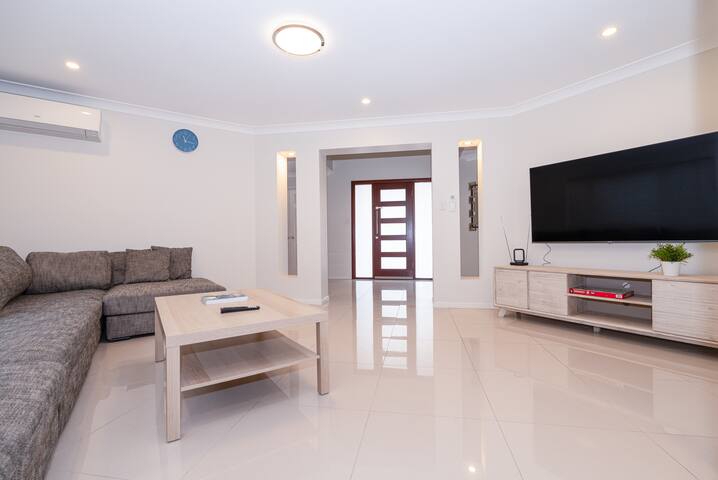 Spacious Family Oasis w/ Pool. Long Stay Welcome gallery image 4