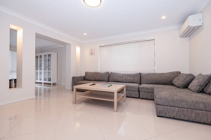 Spacious Family Oasis w/ Pool. Long Stay Welcome gallery image 5