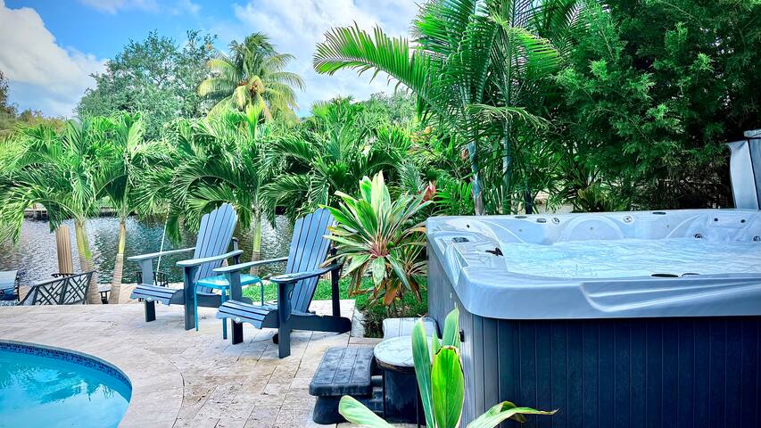 Lux Waterfront Paradise PoolSpaKayaks Close2Beach gallery image 5