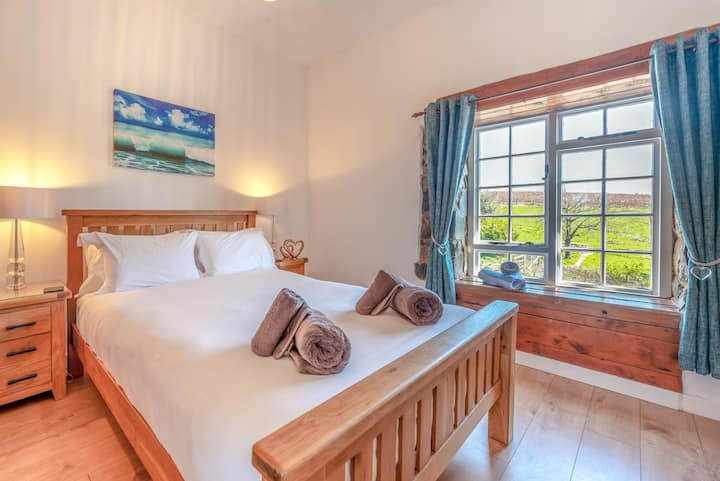 Spálňa s manželskou posteľou 