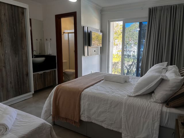 7 Heaven Vacation managed Airbnb listing 1