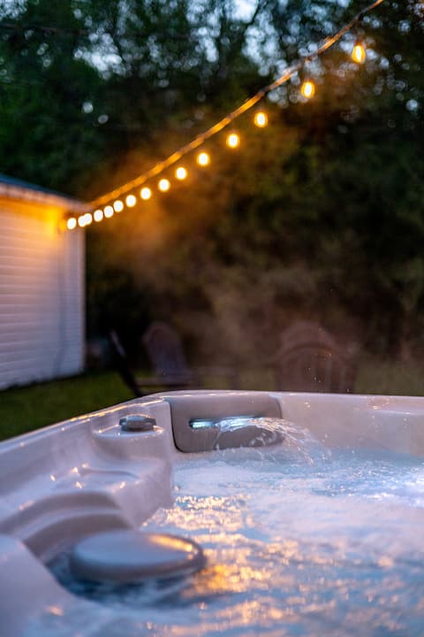 Plymouth Home l Hot Tub I Fire Pit l Next to Park
