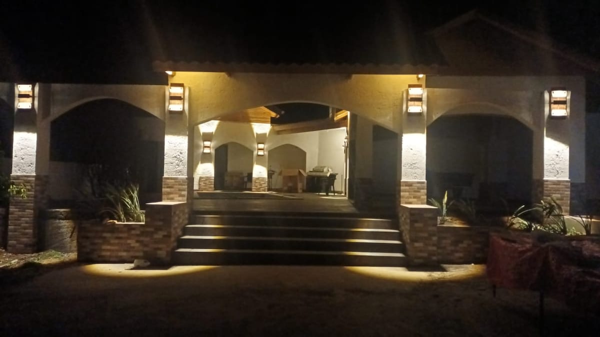 Villa with heated pool and valley views