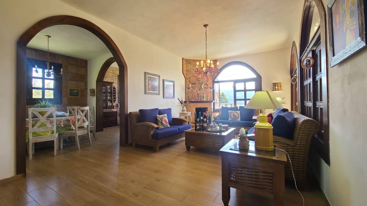 Villa with heated pool and valley views