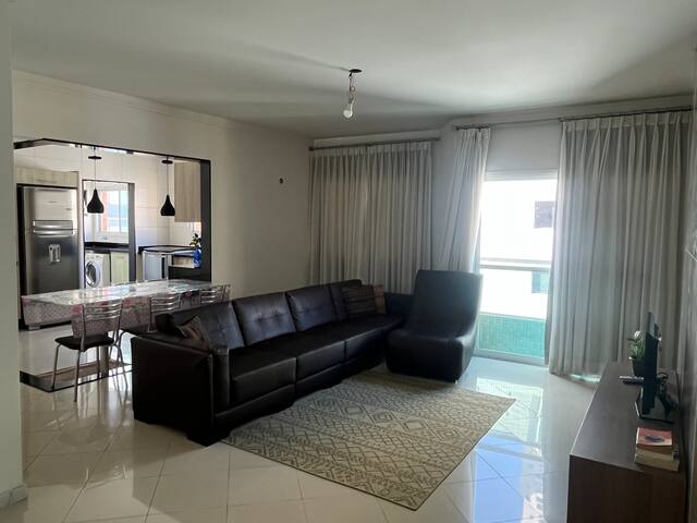 Entire home with 3 bedrooms in Santos - A beira mar com duas garagens