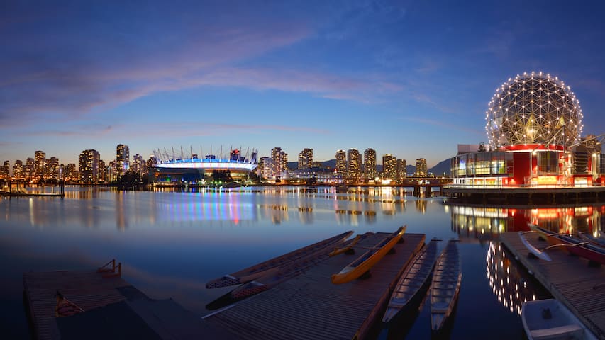 Executive Condo 3 beds 2 separate baths ac parking