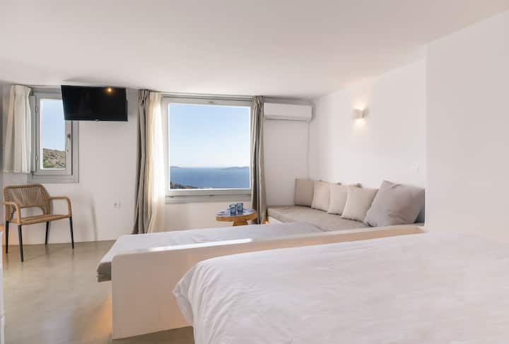 Përjeto luks të pashembullt në suitën tonë të frymëzuar nga Mykonian. Zhytu në një dhomë gjumi luksoze, banjë luksoze dhe dizajn të qetë, të përsosur për momente çlodhjeje