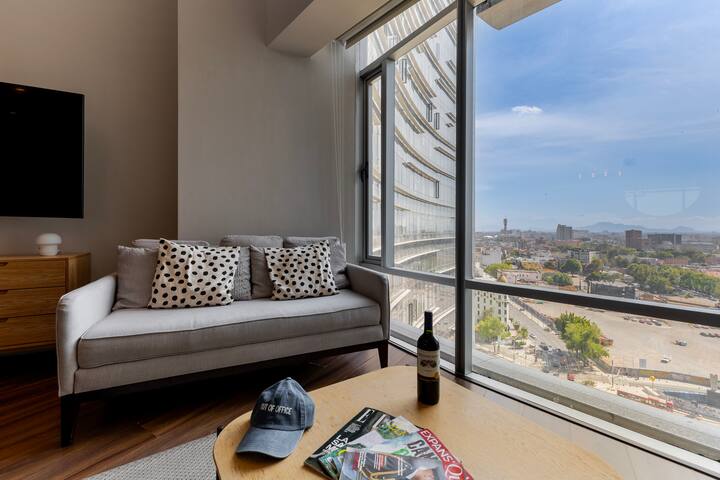 Capitalia | Refined Duplex | Pool, Gym & Security gallery image 4