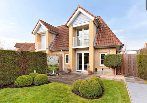 Successful Airbnb property: Holiday Home with Luxury Garden close to the beach in Wijk 03 Kamperland