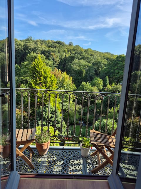 Top performing Airbnb: Relaxing Retreat with Amazing Views of the Valley. in Shropshire