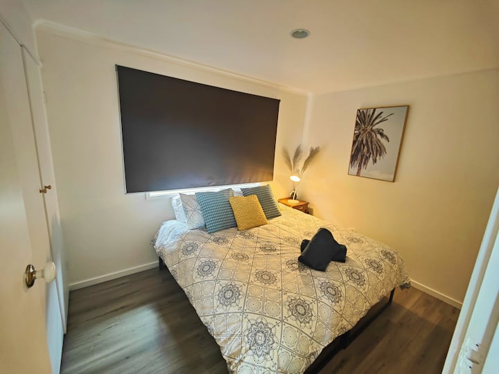 spavaća soba 2 ima bračni krevet, ali se na zahtjev može pretvoriti u 2 kreveta za jednu osobu 