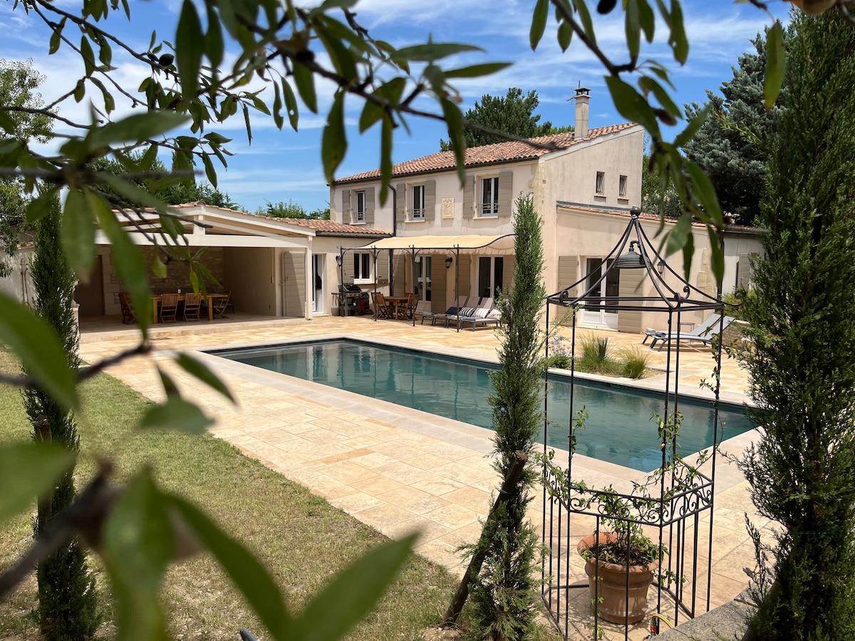 Mas with pool, Eygalières, all at walking distance