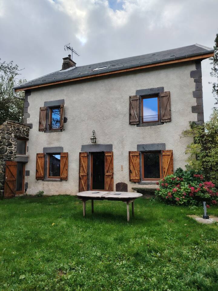Gite De Groupe à La Campagne - Auvergne