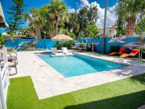 Beachside Oasis. Salt water pool, steps to ocean.
