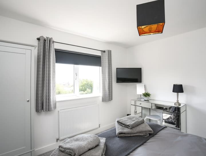 غرفة النوم رقم2 بسرير كبير. يمكن أن تتكون من توأم