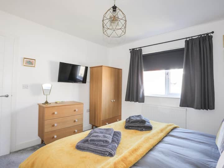 غرفة النوم رقم1 مع سرير بحجم كينج - يمكن ترتيبها على أنها توأم