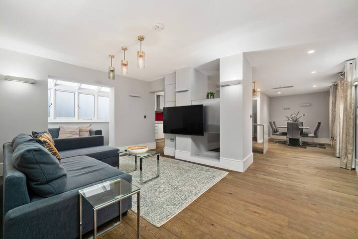 Amazing 3bedrooms Townhouse. Perfect for families! gallery image 2