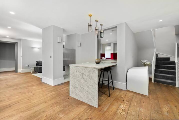 Amazing 3bedrooms Townhouse. Perfect for families! gallery image 3