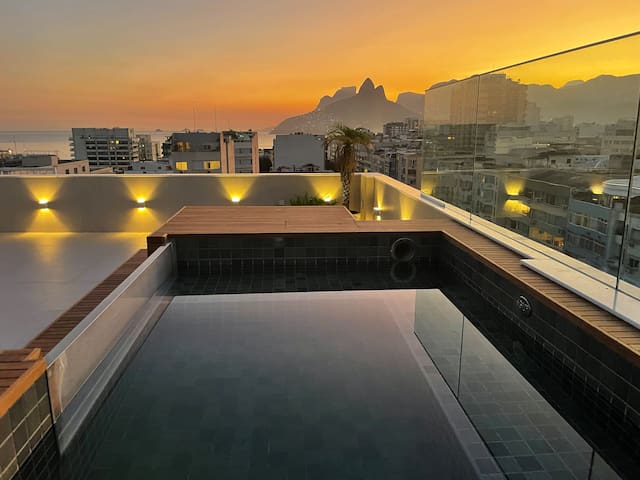 Apto c/ vista e piscina entre Ipanema e Copacabana