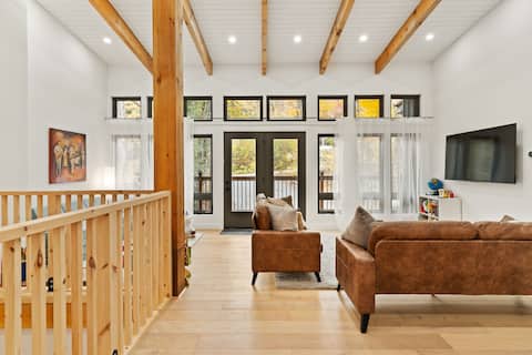 Top performing Airbnb: Angel Road Chalet in Dysart Et Al