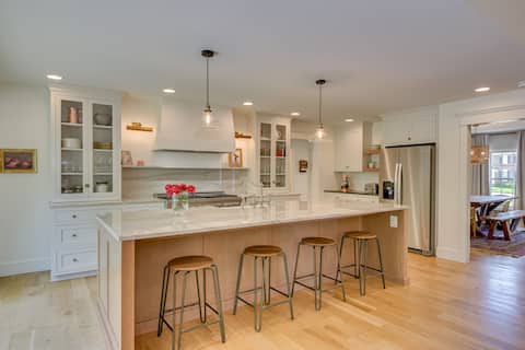 Renovated Ranch with views, 5 mi to ANGC!