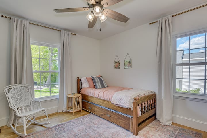 تم استبدال السرير المصور بسرير ملصق بحجم كوين.