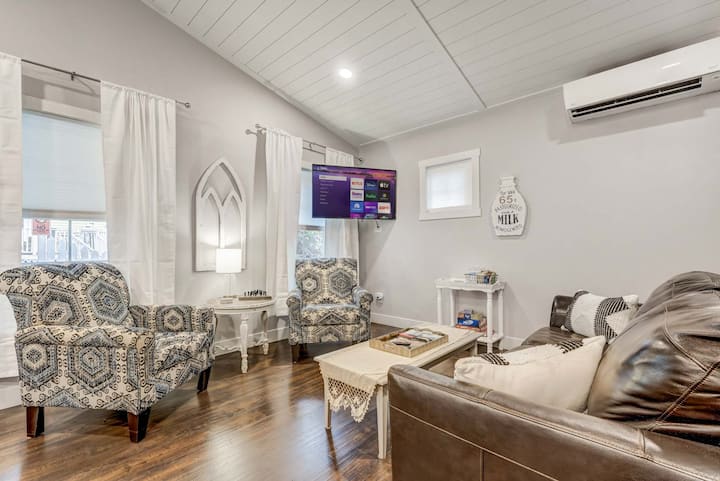 The Springs Studio: Modern Farmhouse Near Downtown - Colorado Springs, CO