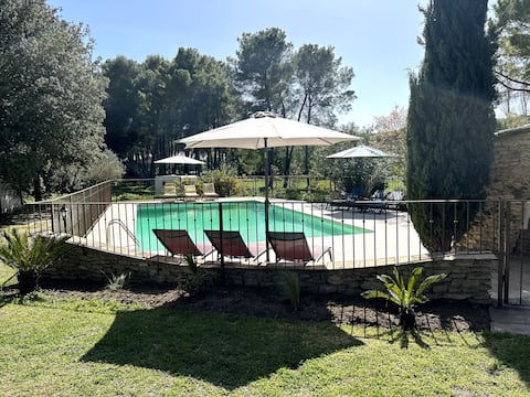 Provençal farmhouse on a 1.5-hectare estate