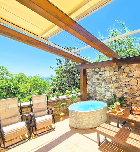 Casa Papalino:
Relax with Jacuzzi and View of Vinci