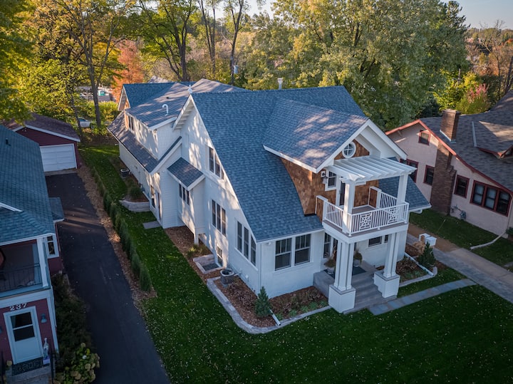 Top Floor Gem in Downtown Wayzata/Lake Guest houses for