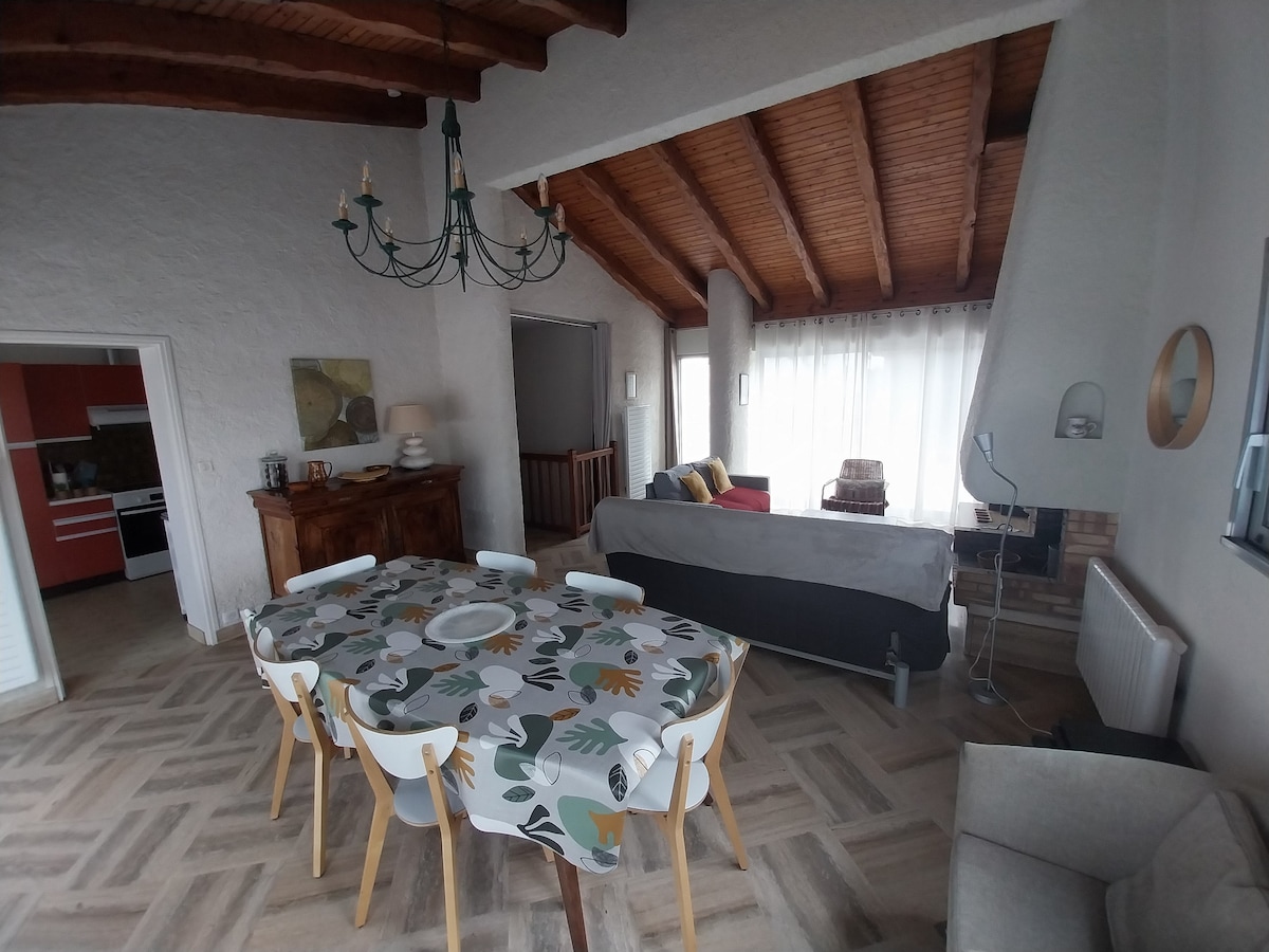 Popular Airbnb listing: Villa Les Santolines 2 minutes from the beach in La Tranche Sur Mer