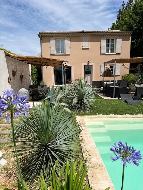 Villa Pausa, swimming pool in a green setting