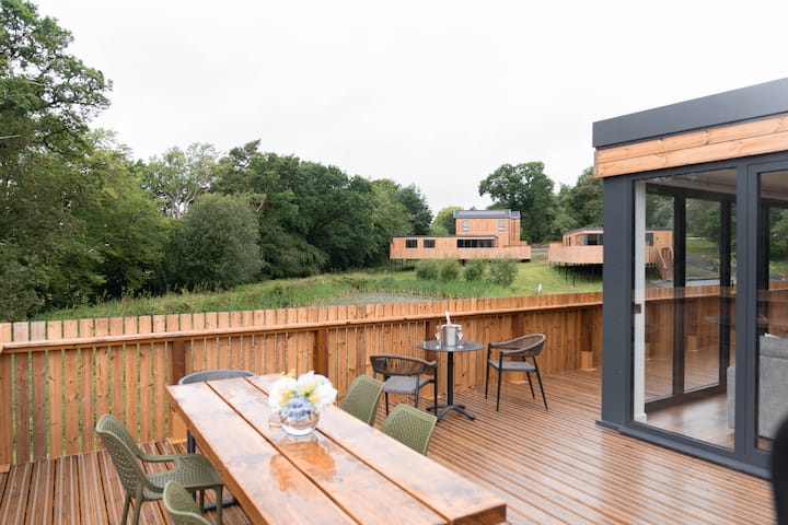 3 Bed Meadow Lodge & Hot Tub (Accessible) - South Molton