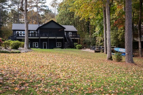 Family friendly home in quiet cove