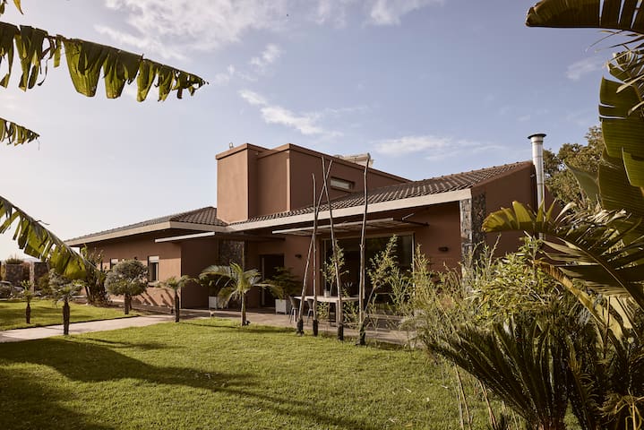 Villa Fuerte & Weddings | 2 MiniVans | 18 Guests gallery image 4