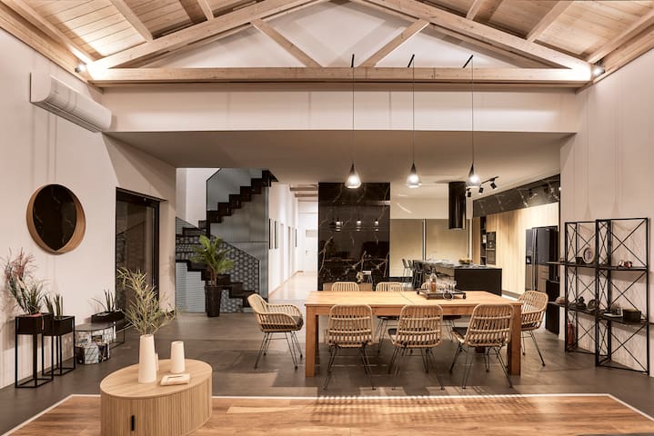 Villa Fuerte & Weddings | 2 MiniVans | 18 Guests gallery image 3