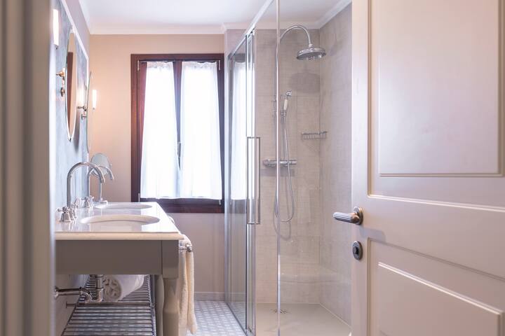 Be Mate Ponte di Rialto Executive gallery image 3