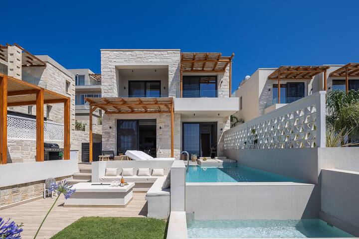 Villa Domenica I Free car & free* heated pool! gallery image 3