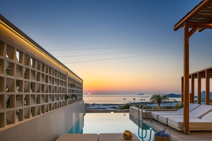 Villa Domenica I Free car & free* heated pool! gallery image 2