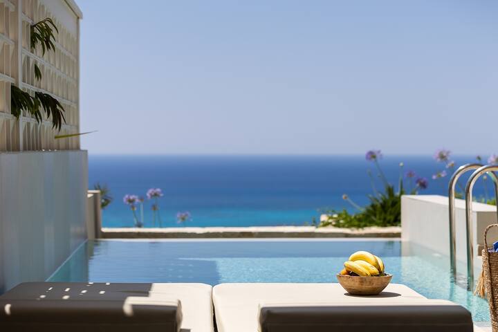 Villa Domenica I Free car & free* heated pool! gallery image 4