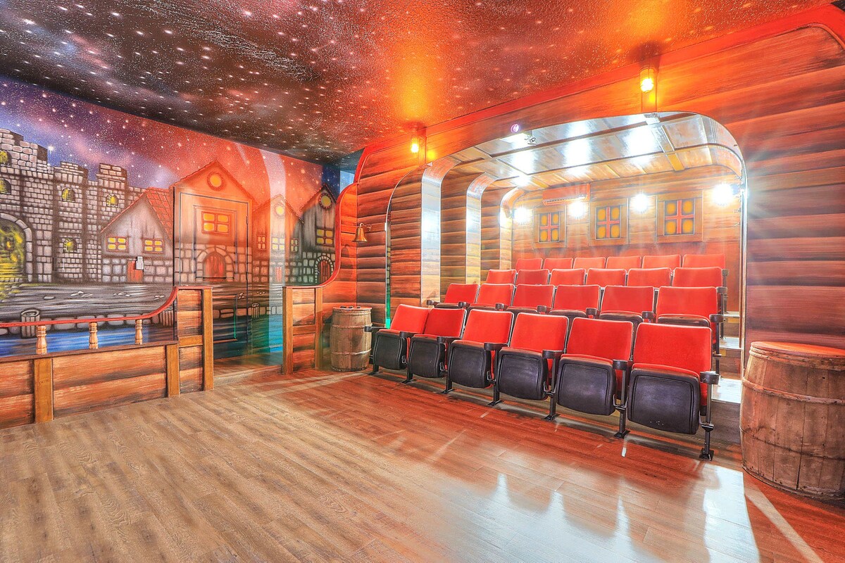 Más de 5 millones de visitas en TikTok! |15  habitaciones|Piscina|Teatro|Spa|Junto al lago. - Casas en renta en  Kissimmee, Florida, Estados Unidos - Airbnb, image size:1200x800