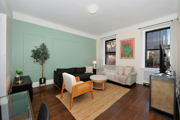 5 Bedroom 2 Bath * Full Floor * Midtown - New York