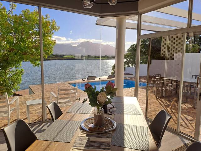Lakeside Paradise-spacious with unlimited views