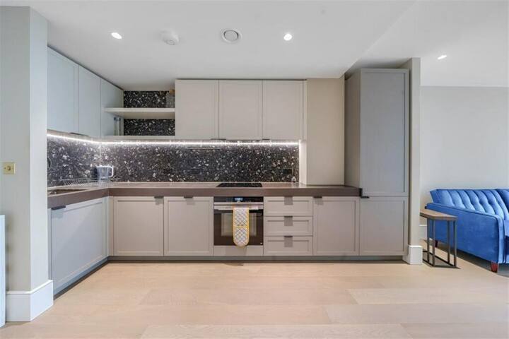 ShyRoyale gallery image 3