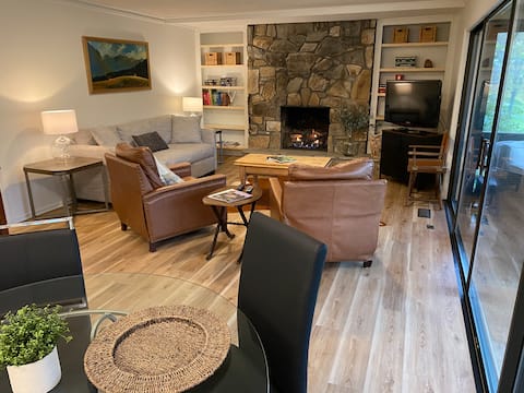 Popular Airbnb listing: Dogwood Cottage - Highlands Falls CC in Highlands