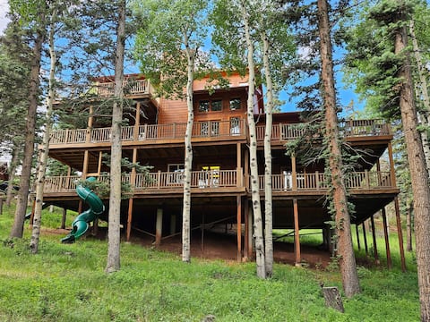 Treetop Retreat