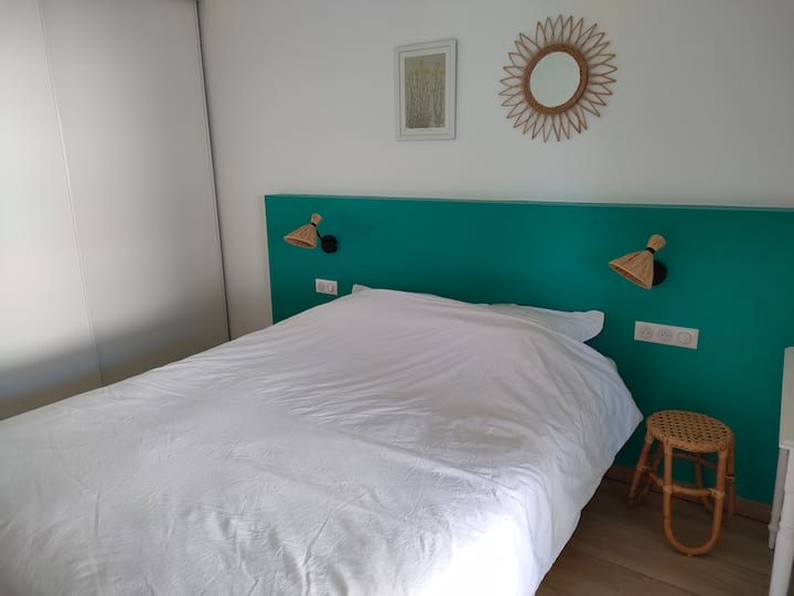 chambre climatisée, grand lit 160cm