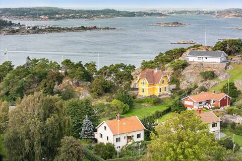 Large archipelago house near the sea.
