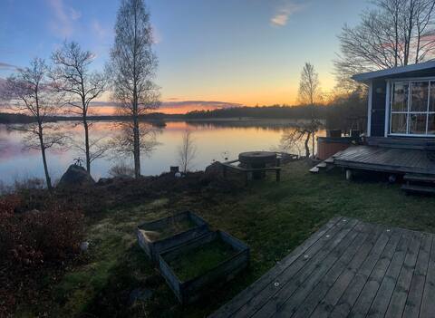 Cabin with beautiful lake view